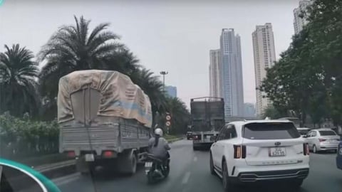 Suýt gặp hạn với tài xế Việt